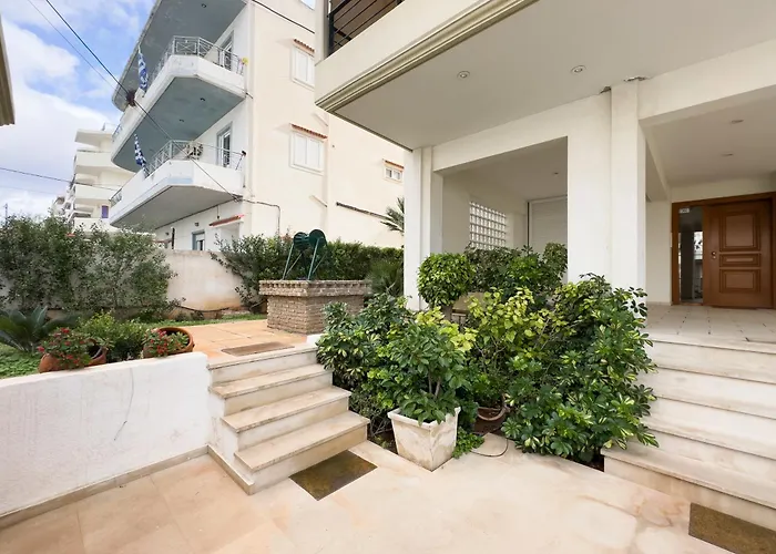 Spacious Family Apt In Glyfada